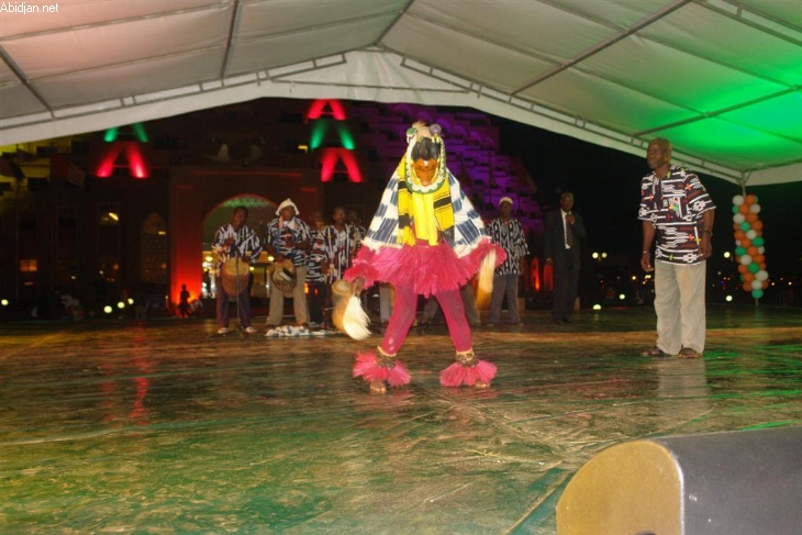 Fresque du Cinquantenaire de l’indépendance de la Côte d’Ivoire - Le chorégraphe Georges Momboye veut d’abord la totalité de l’argent